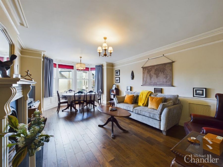 Apt 3 Moyallon Gardens, 25 Annadale Avenue