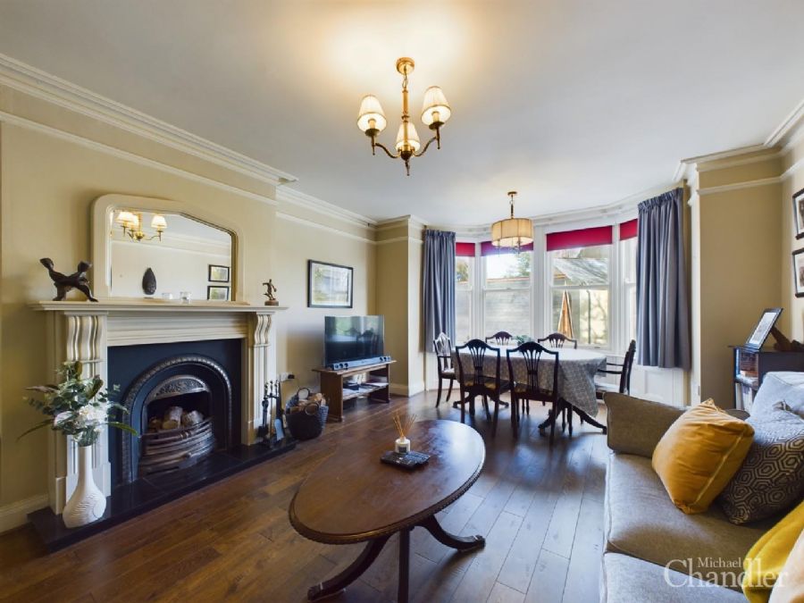 Apt 3 Moyallon Gardens, 25 Annadale Avenue