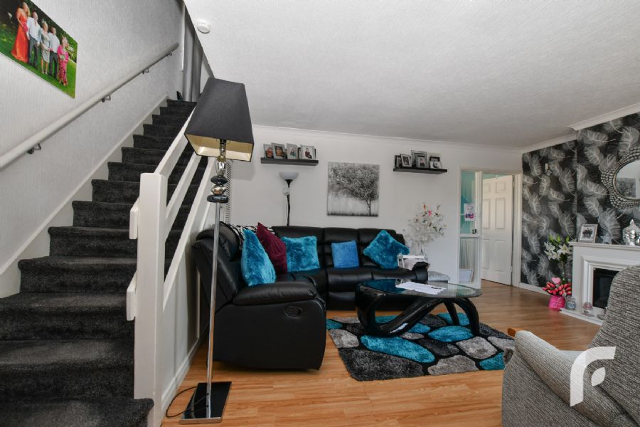 1 Lisbane Gardens