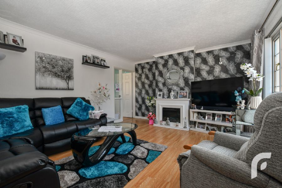 1 Lisbane Gardens