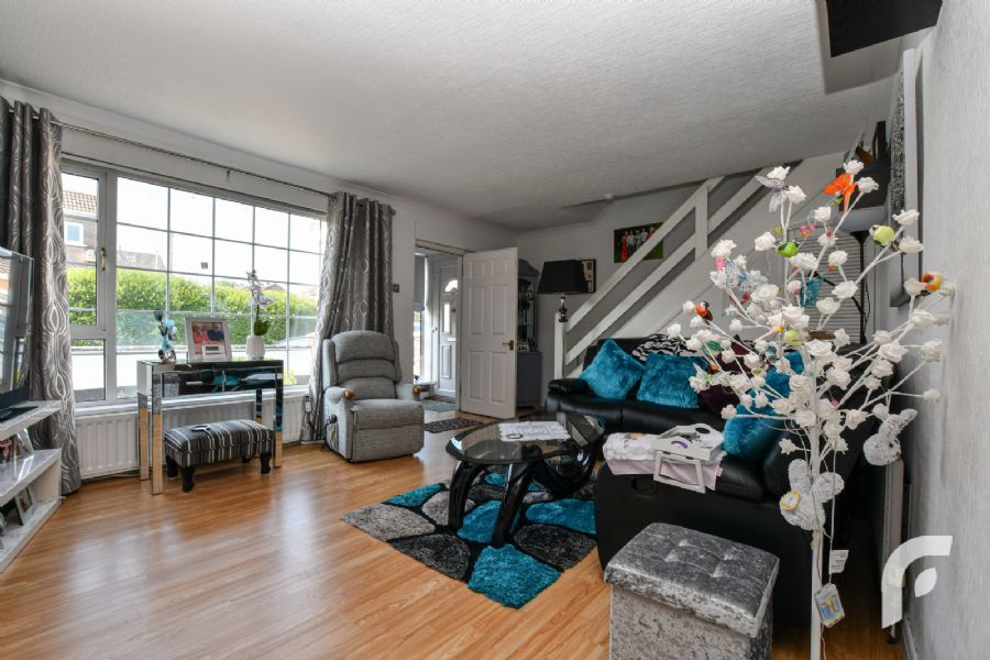 1 Lisbane Gardens