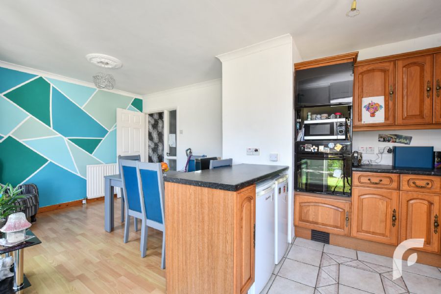 1 Lisbane Gardens