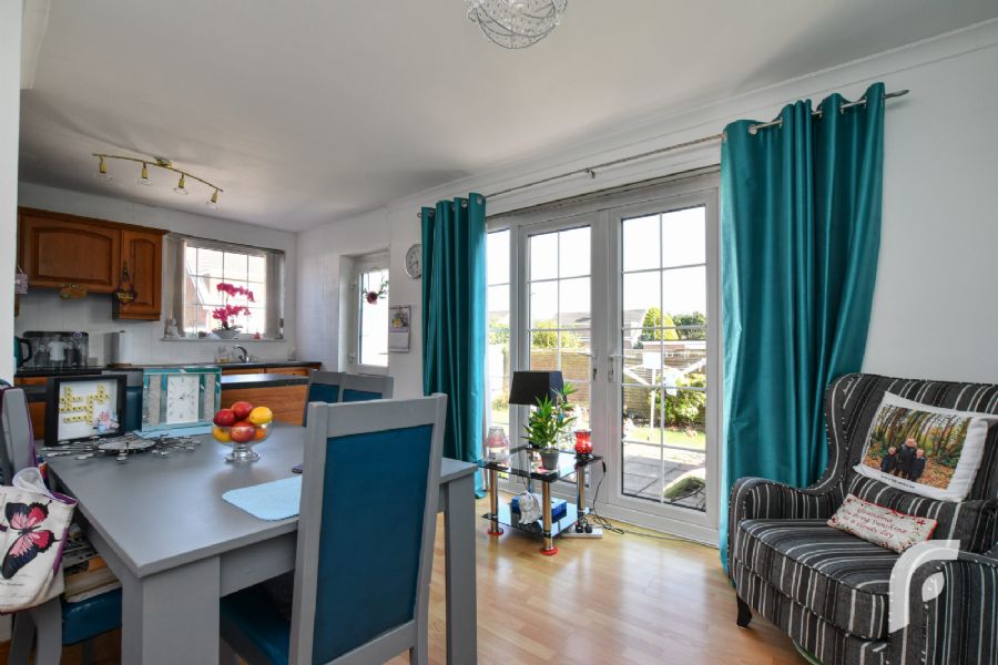 1 Lisbane Gardens