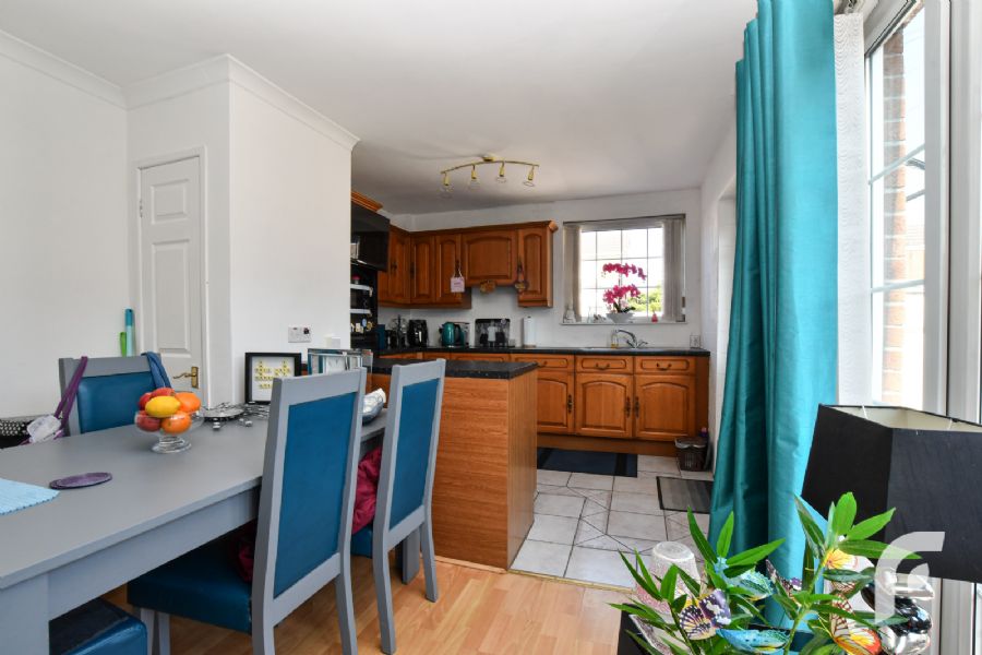 1 Lisbane Gardens