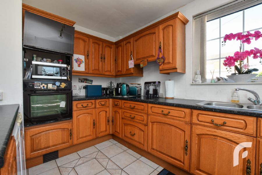 1 Lisbane Gardens