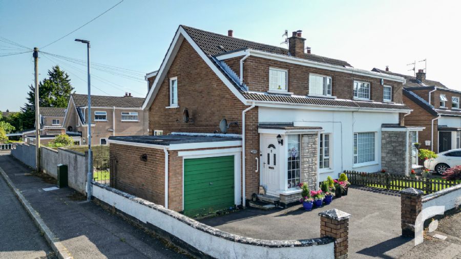 1 Lisbane Gardens