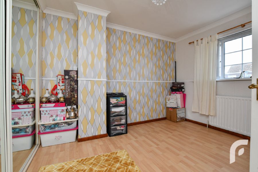 1 Lisbane Gardens