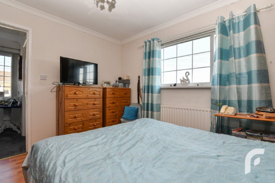 1 Lisbane Gardens