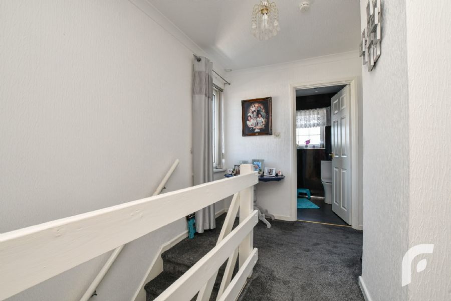1 Lisbane Gardens