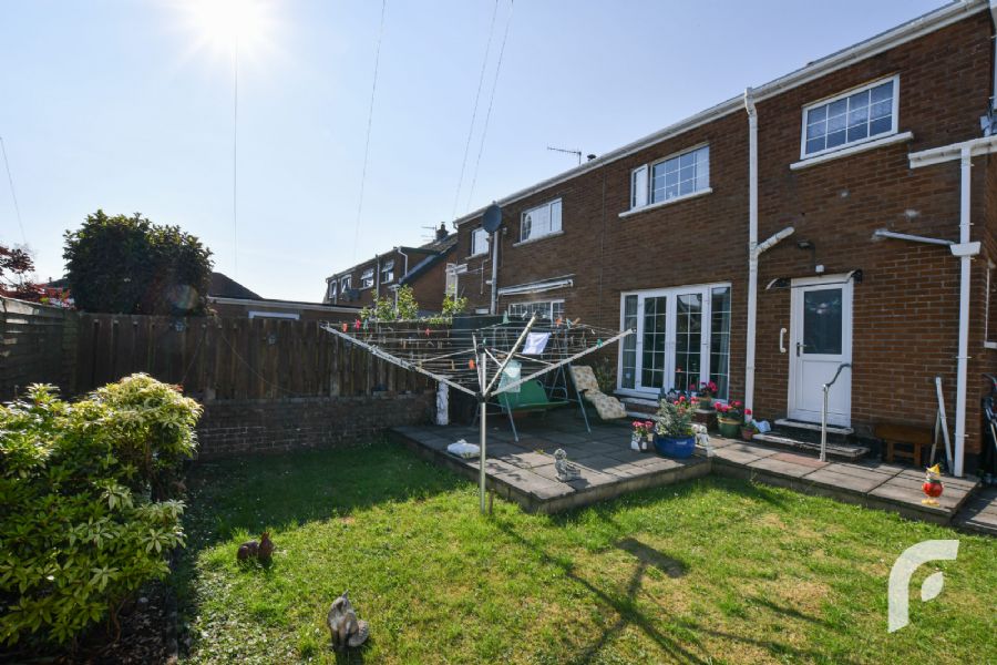 1 Lisbane Gardens