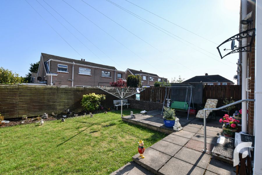 1 Lisbane Gardens