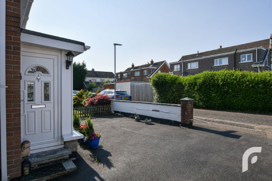 1 Lisbane Gardens