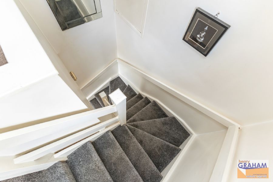 14 Moss Road