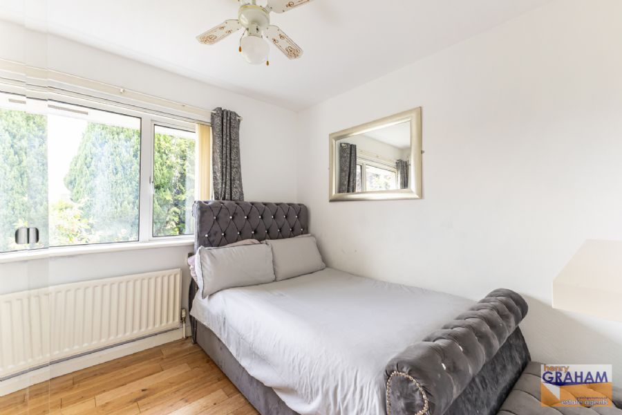 14 Moss Road