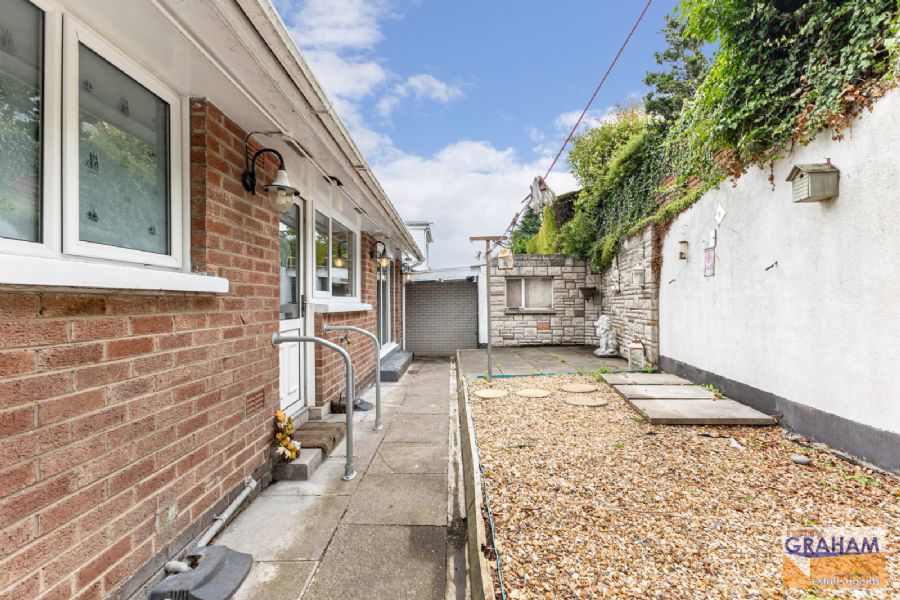 14 Moss Road