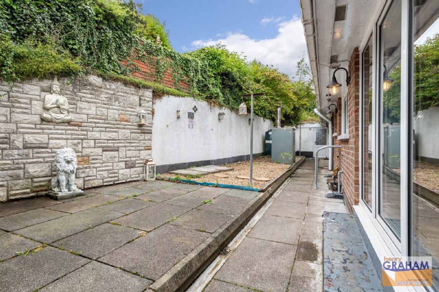 14 Moss Road