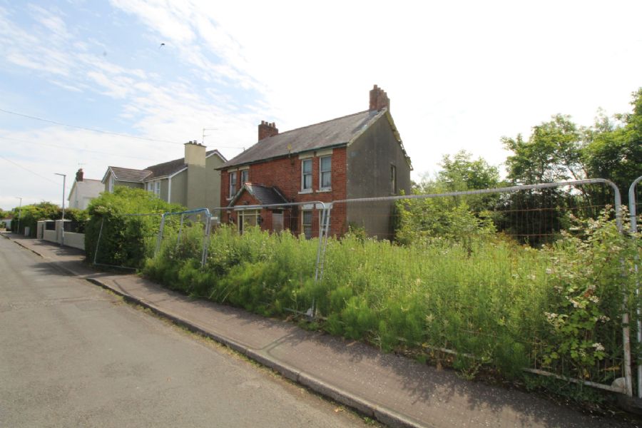 2 Mullaghmore Park