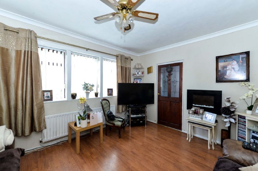 28 Connsbrook Park