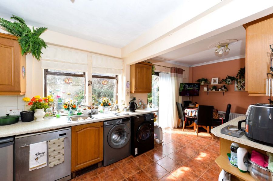 28 Connsbrook Park