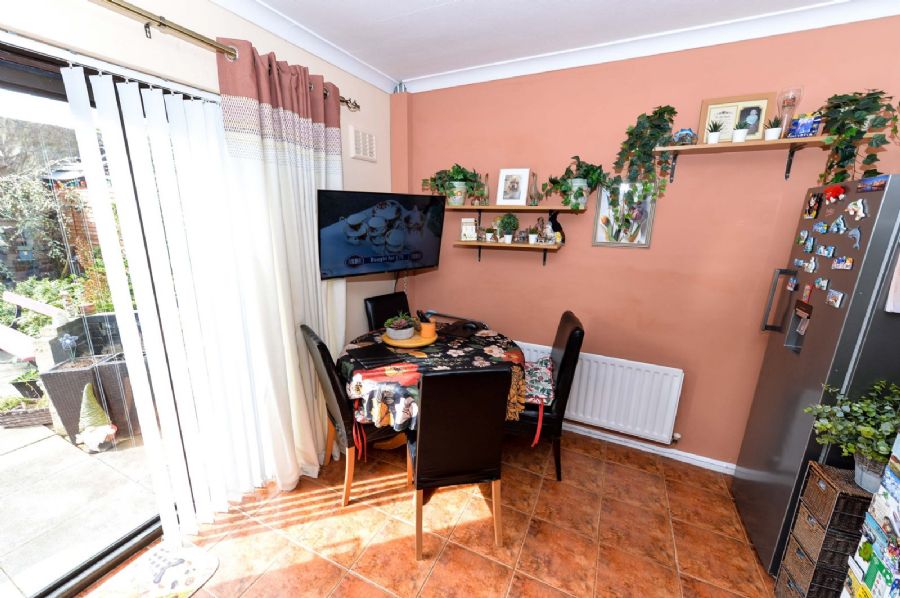 28 Connsbrook Park