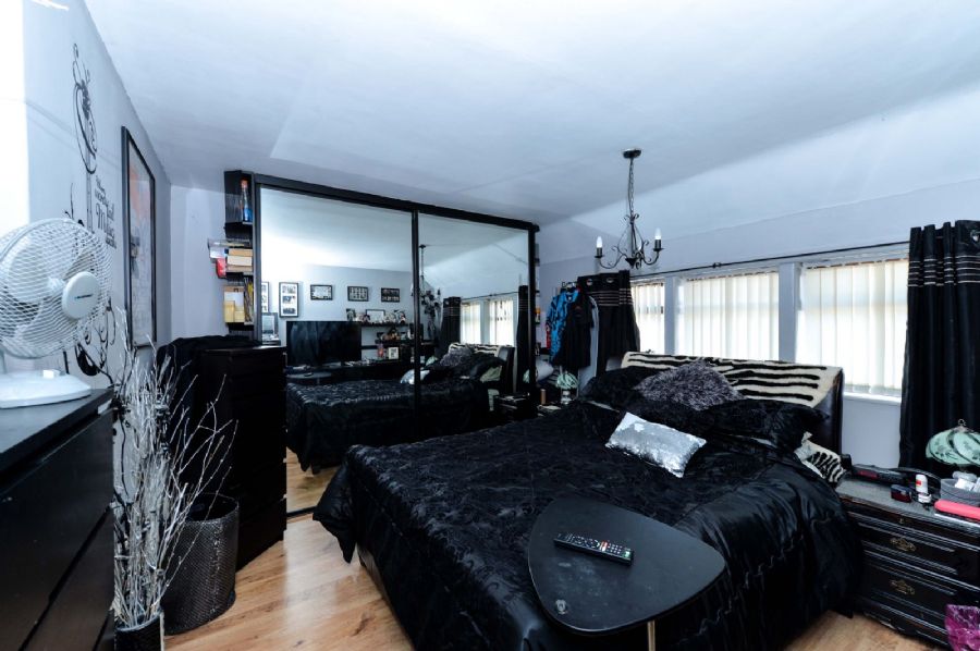 28 Connsbrook Park
