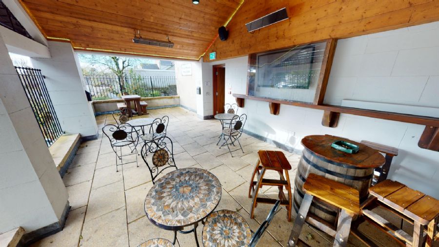 Milltown Manor Pub/restaurant & Apartments, Tempo