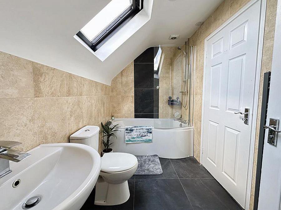 53 Thornhill