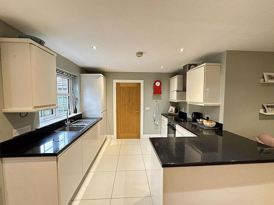 21 Scarvagh Heights