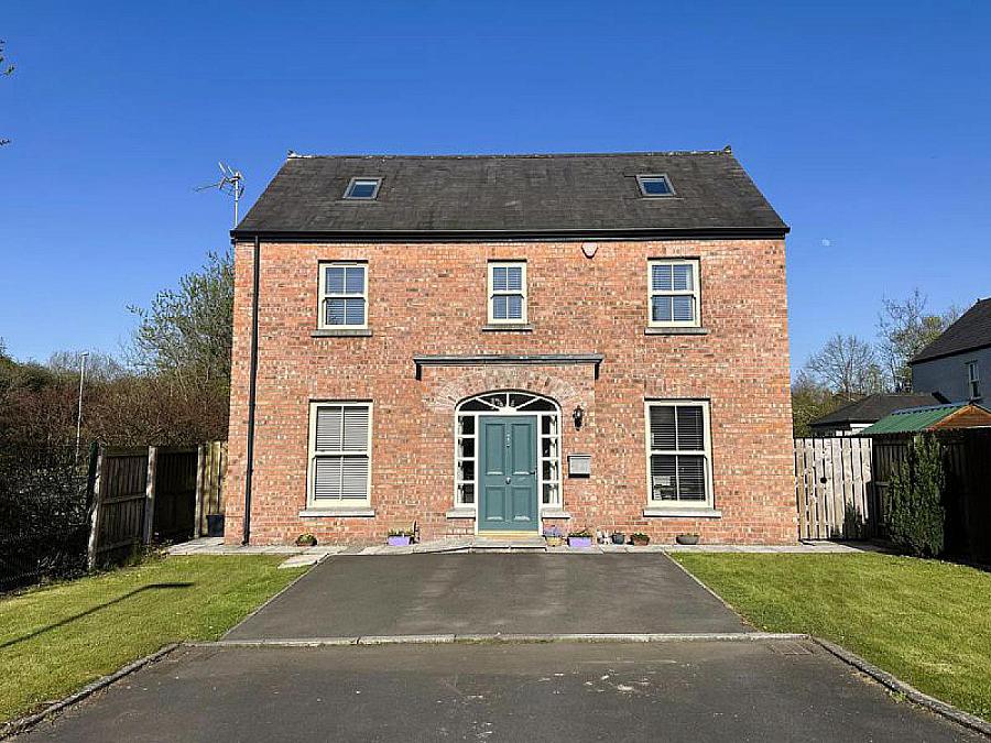 5 Moorlands Court