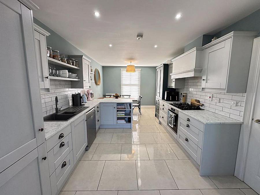 5 Moorlands Court