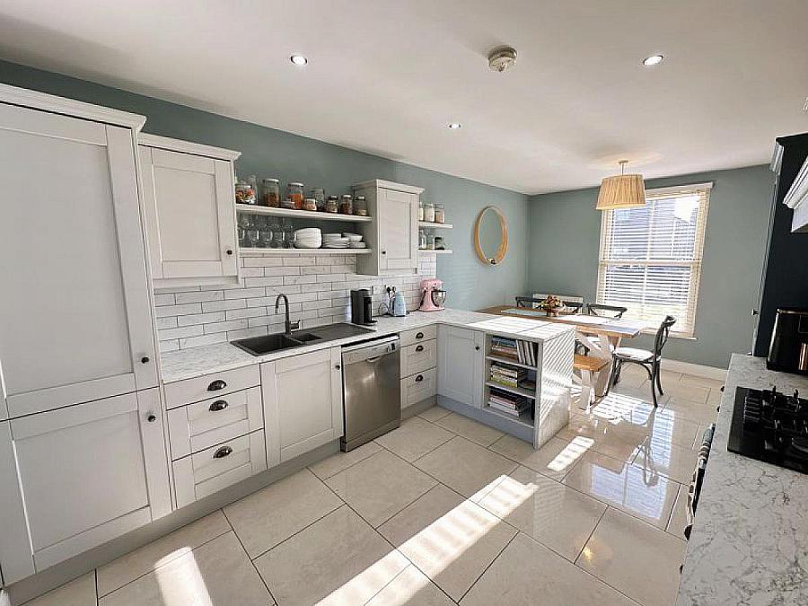 5 Moorlands Court