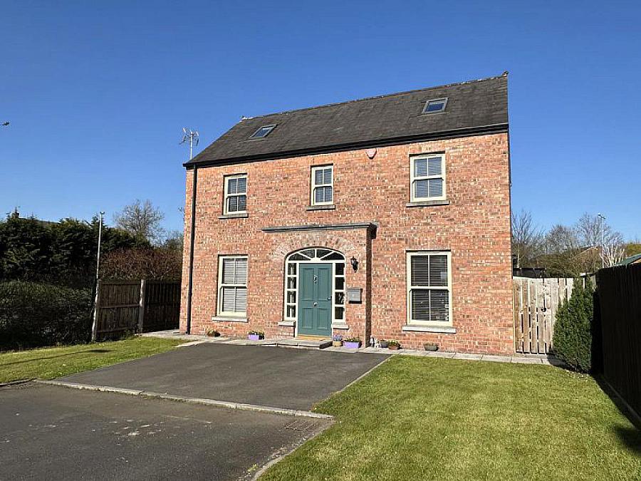 5 Moorlands Court