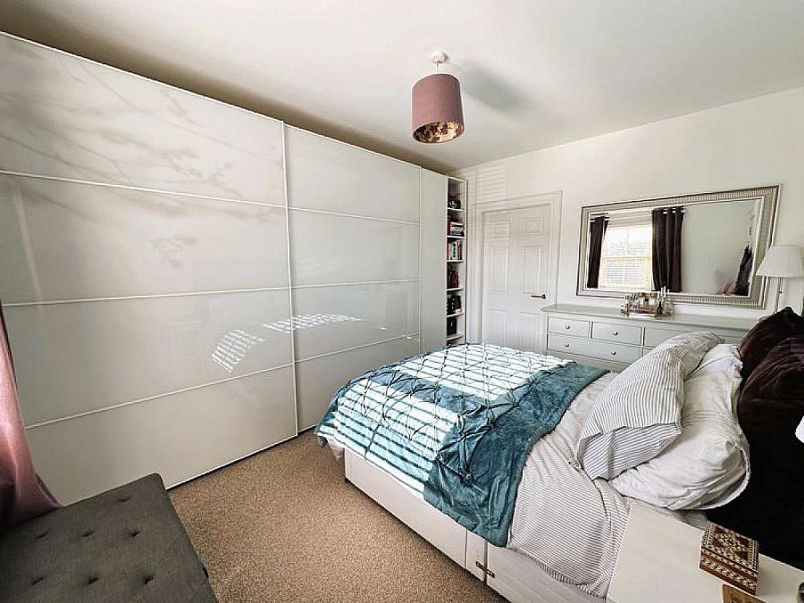 5 Moorlands Court