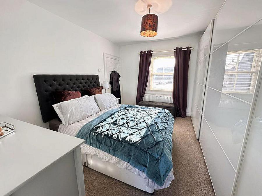 5 Moorlands Court