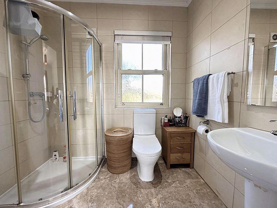 5 Moorlands Court