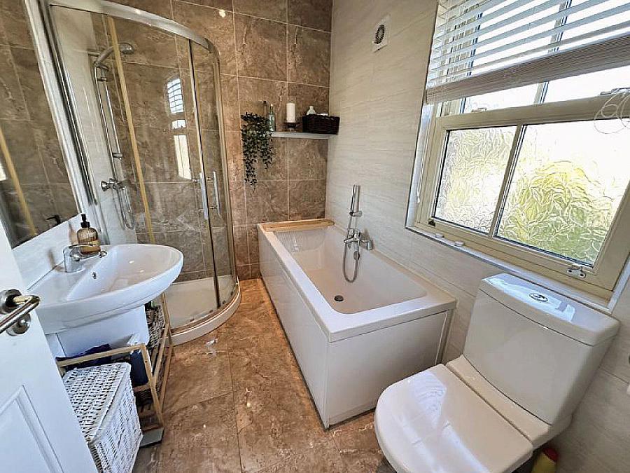 5 Moorlands Court