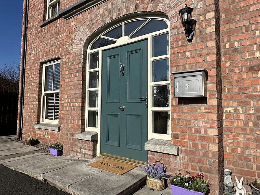 5 Moorlands Court
