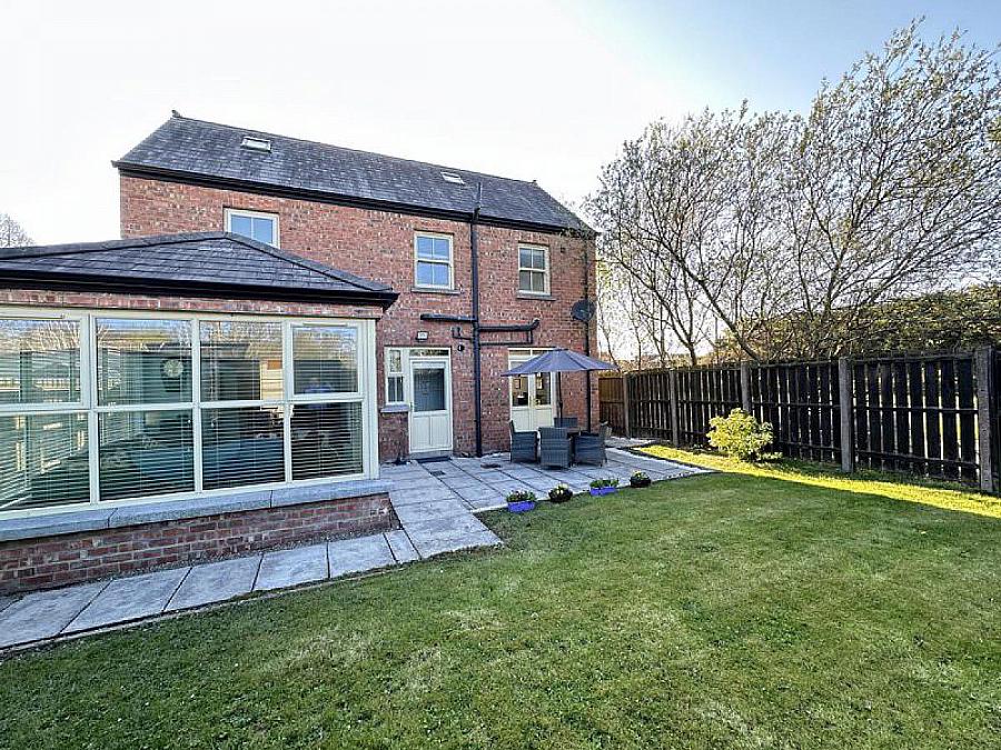 5 Moorlands Court