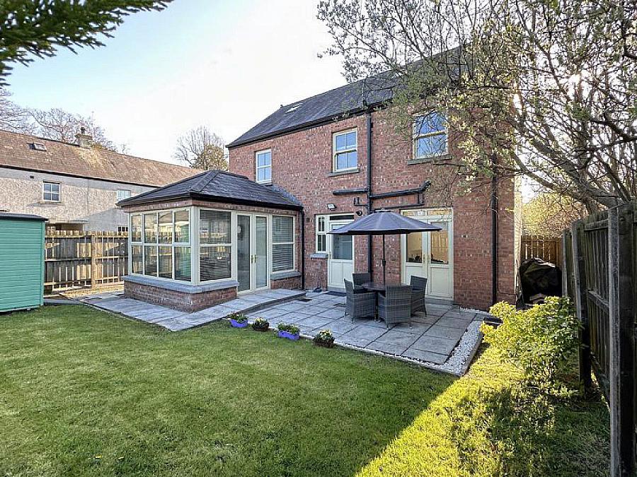 5 Moorlands Court
