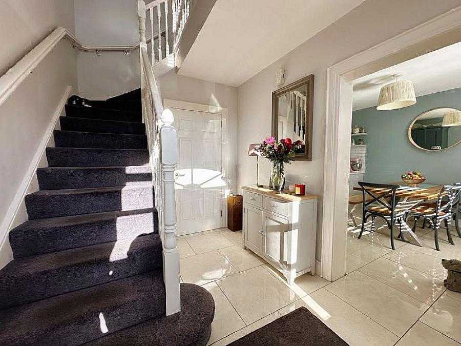 5 Moorlands Court