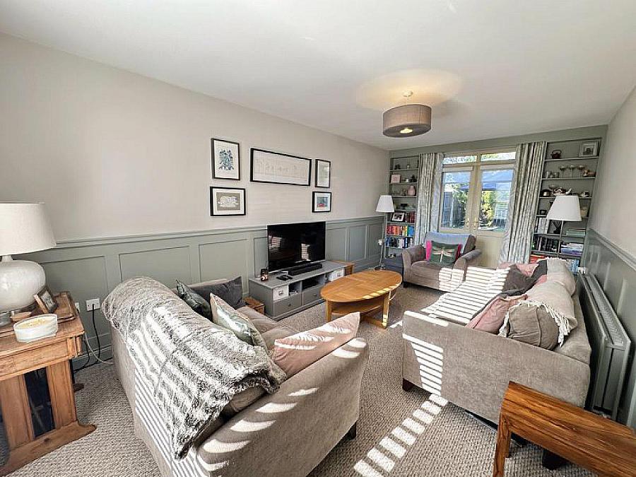 5 Moorlands Court