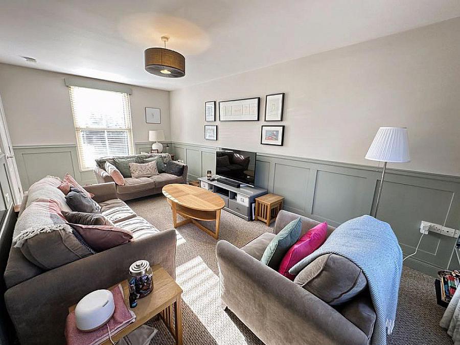 5 Moorlands Court