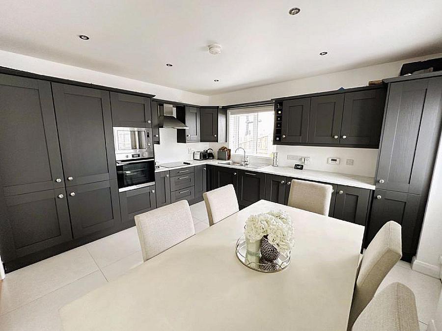 5 Loughans View