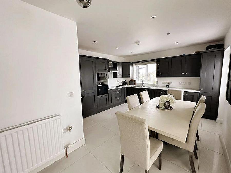 5 Loughans View