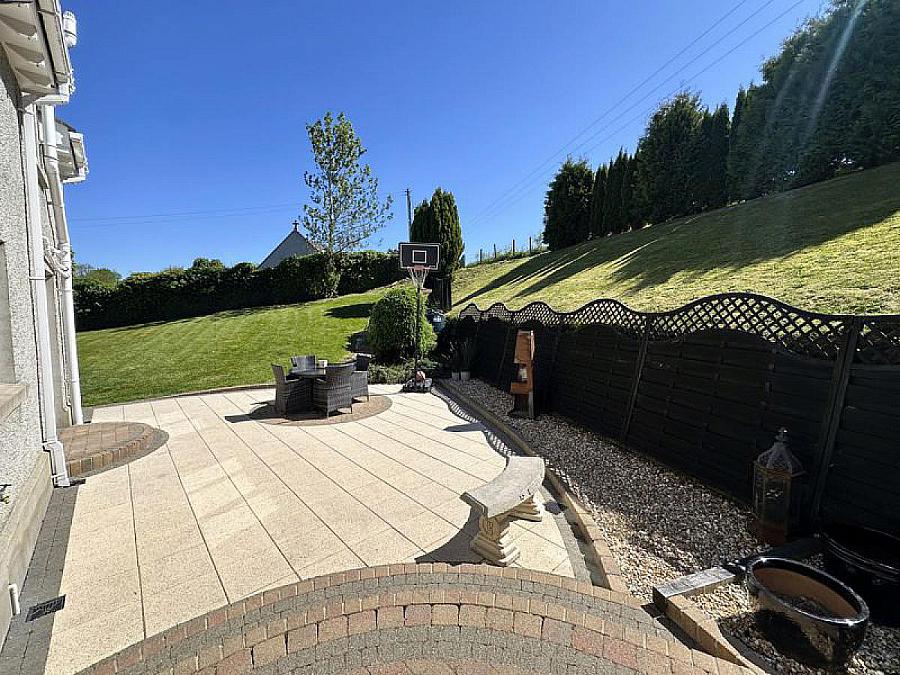 3 Lisnaweelan Court