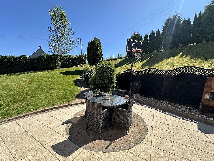 3 Lisnaweelan Court