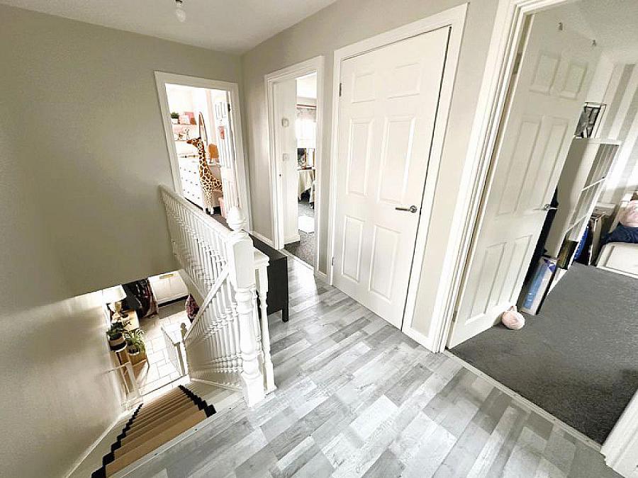 7 Strawhill Manor