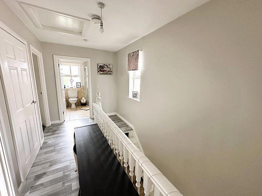 7 Strawhill Manor