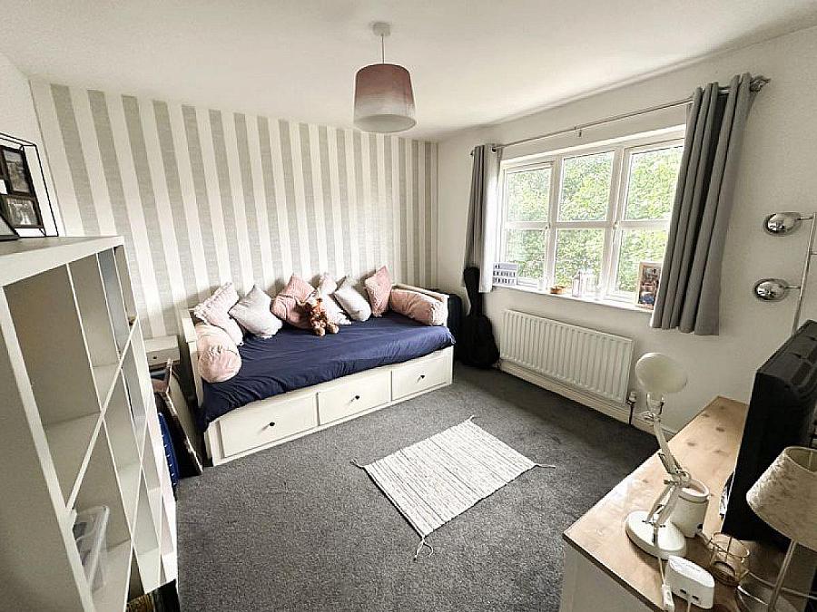 7 Strawhill Manor