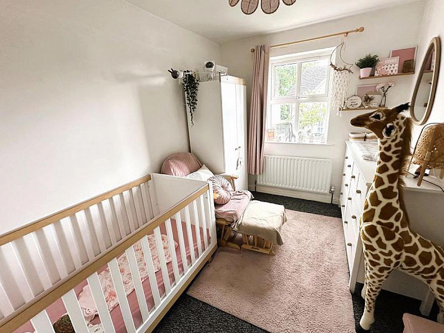 7 Strawhill Manor